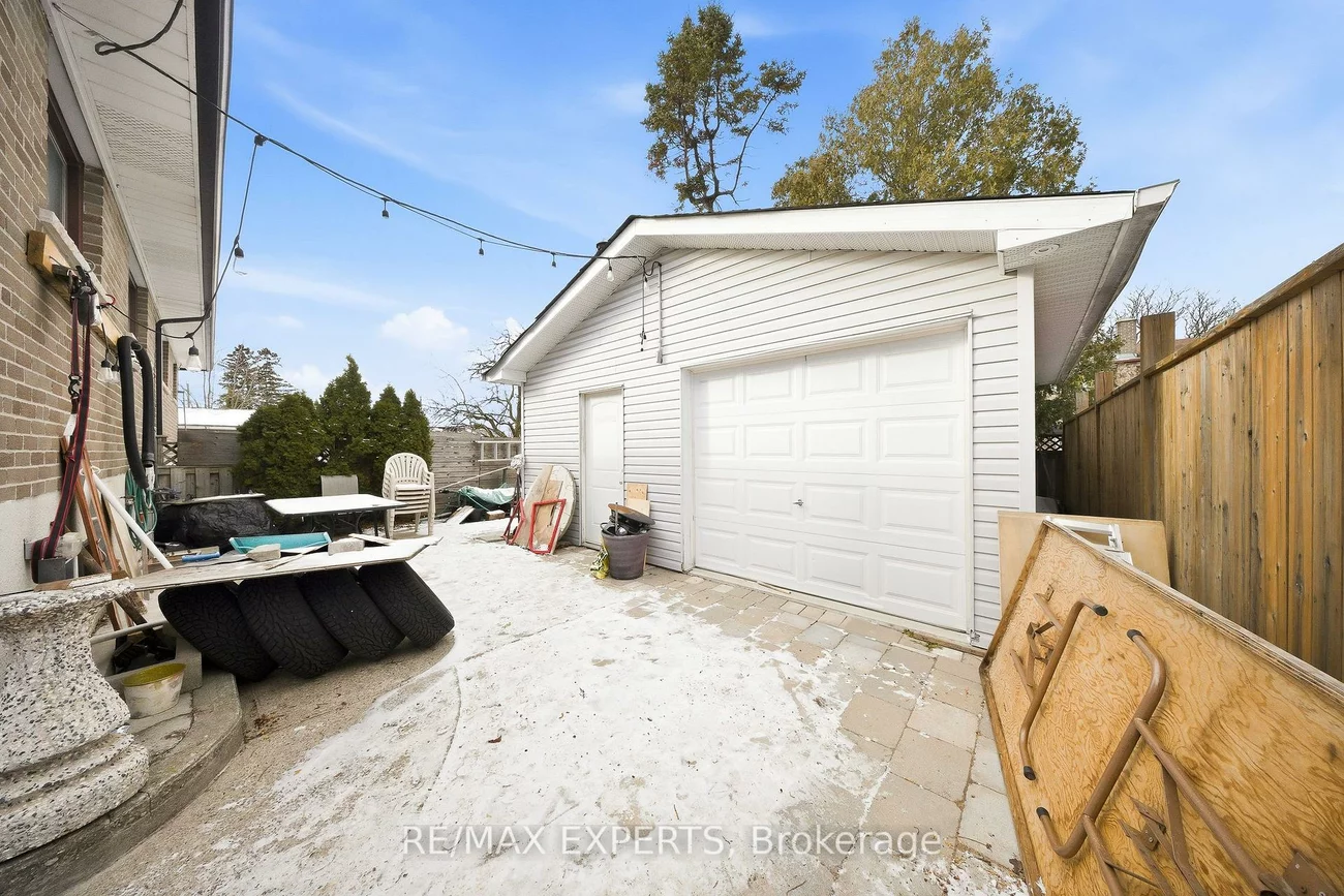 16, Navenby, Humber Summit, Toronto