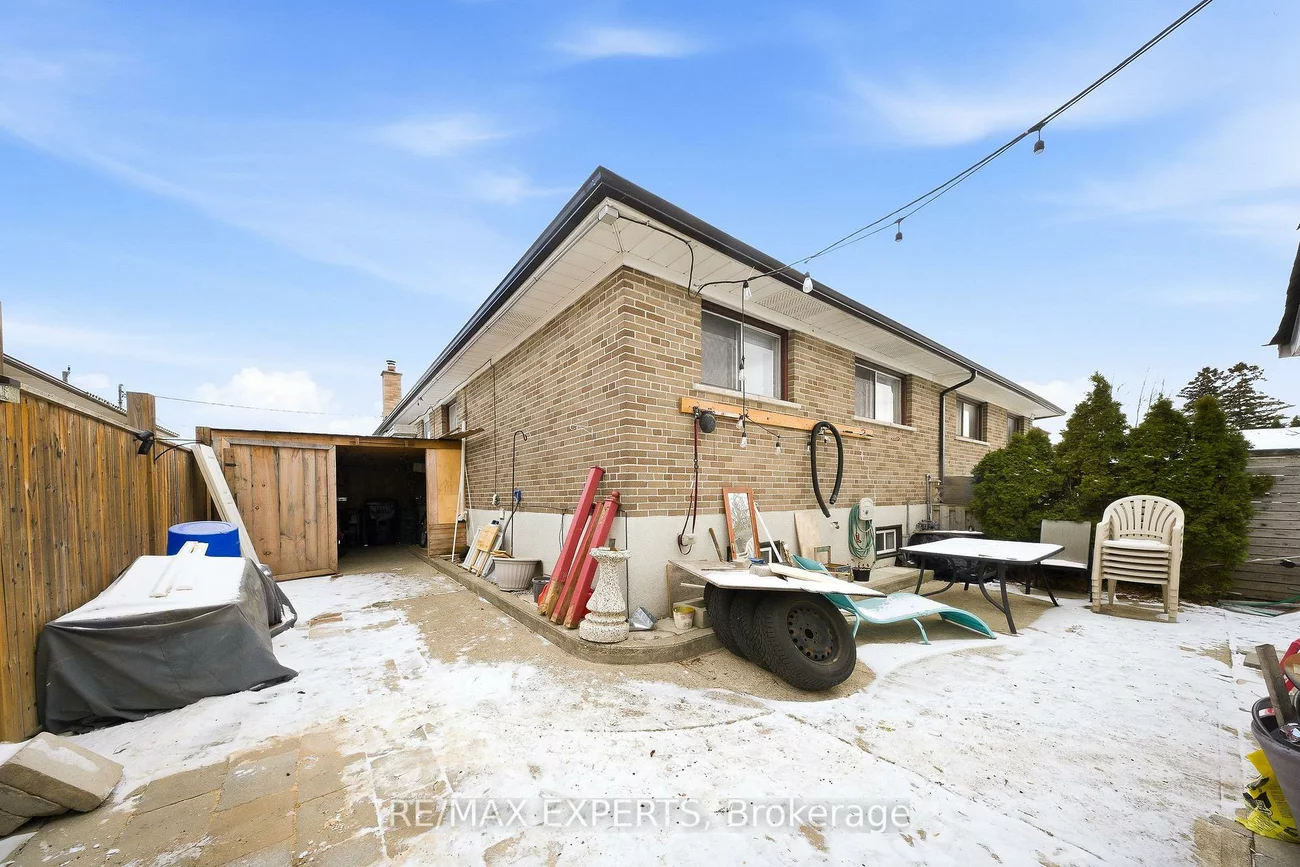 16, Navenby, Humber Summit, Toronto