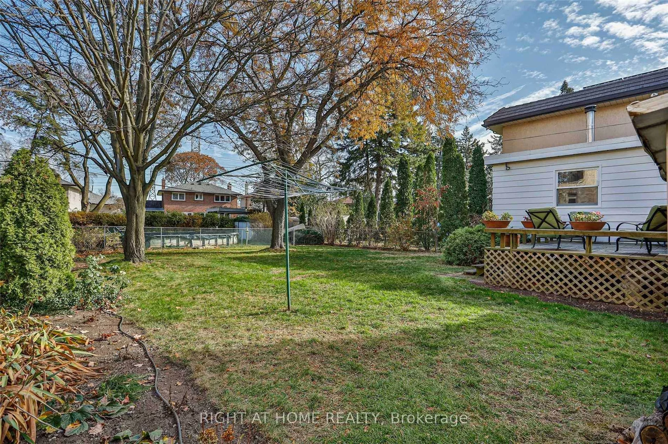 123, Ashbourne, Islington-City Centre West, Toronto