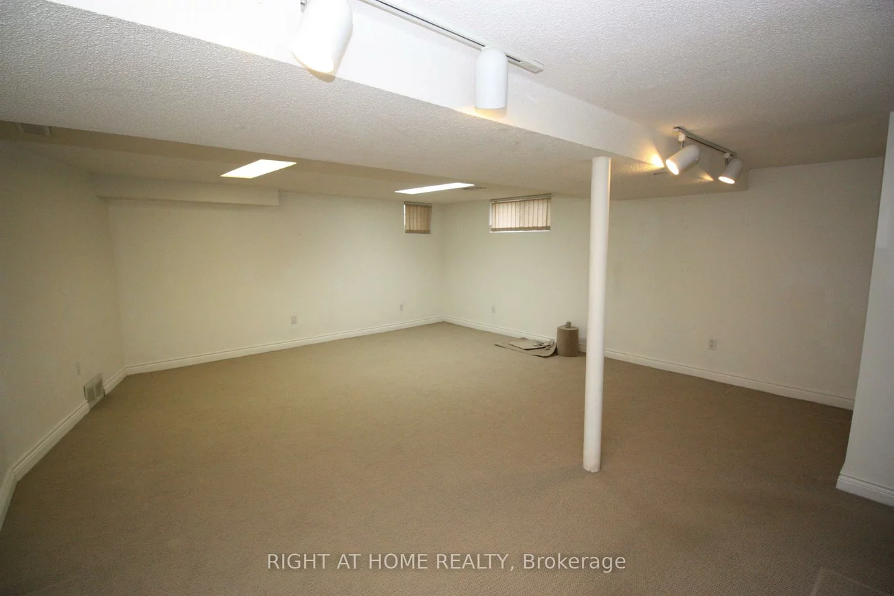 123, Ashbourne, Islington-City Centre West, Toronto