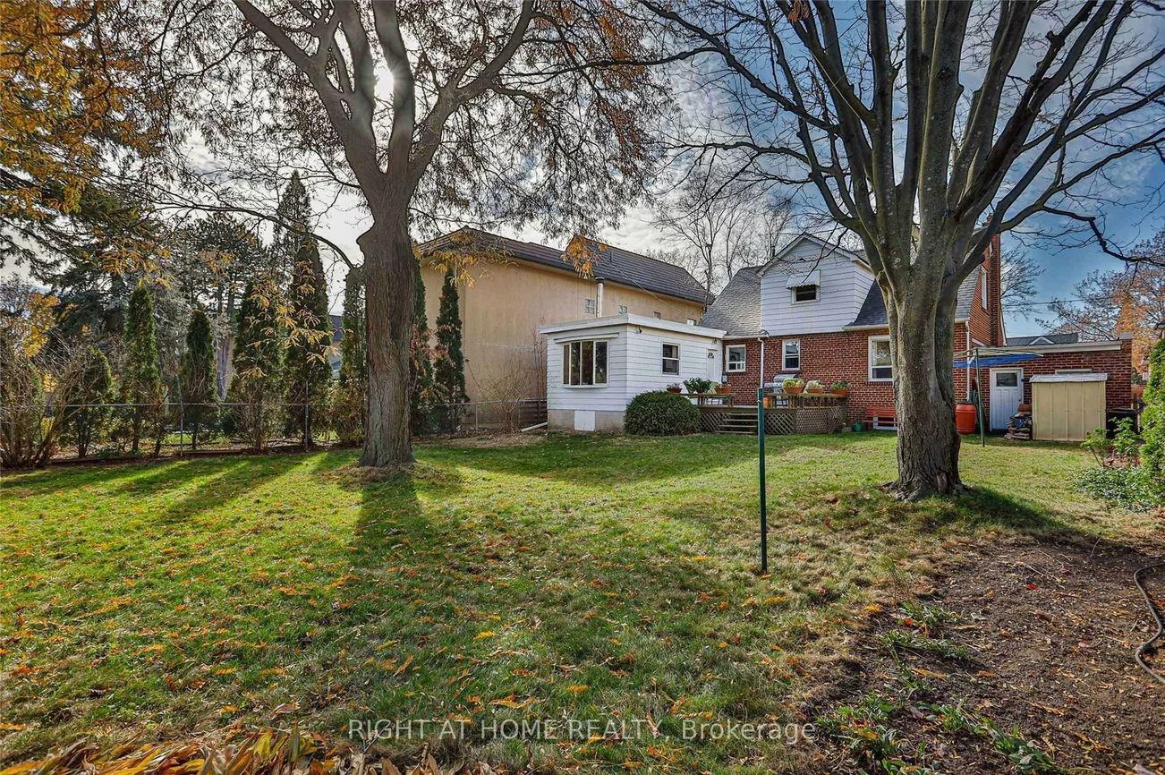 123, Ashbourne, Islington-City Centre West, Toronto