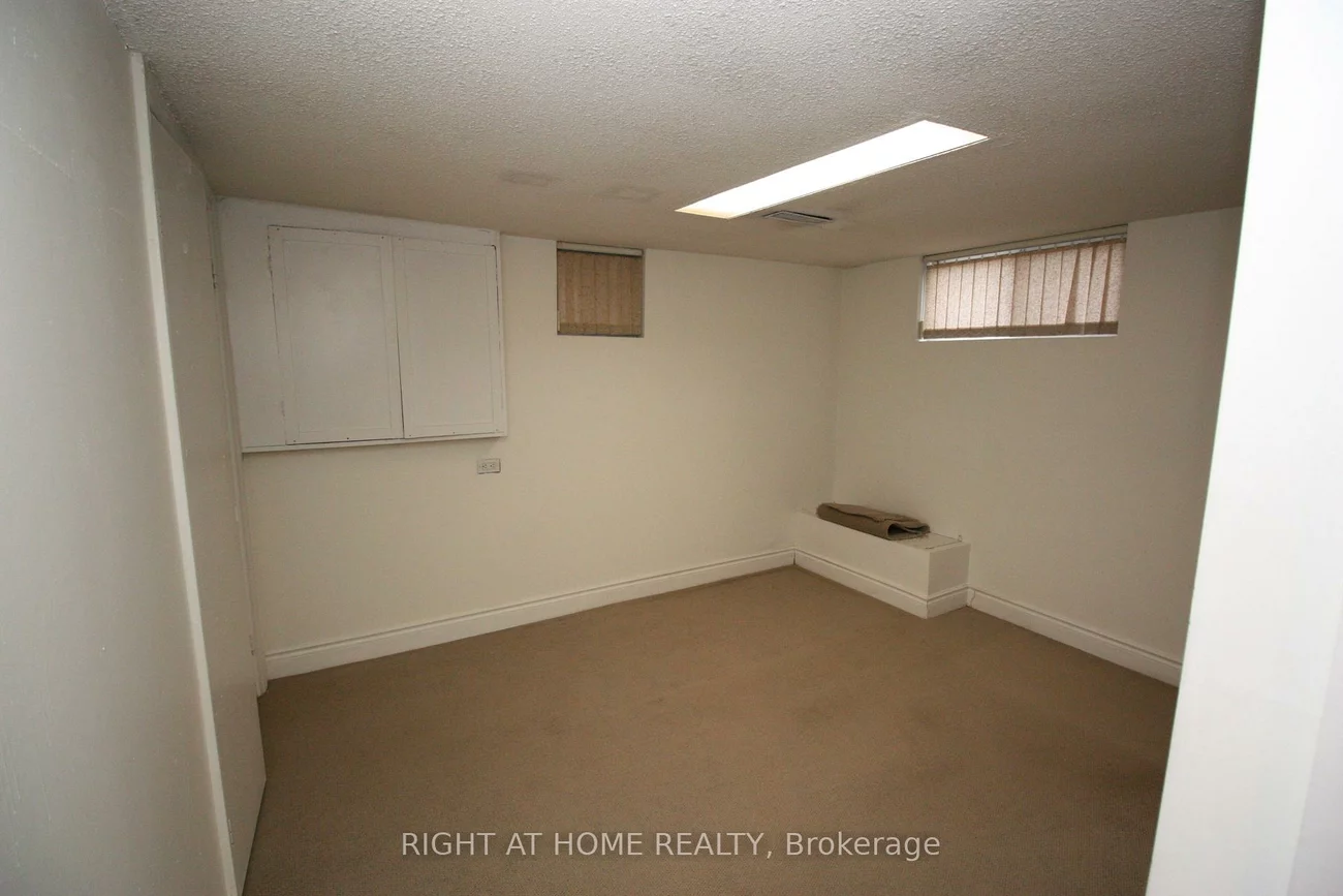 123, Ashbourne, Islington-City Centre West, Toronto