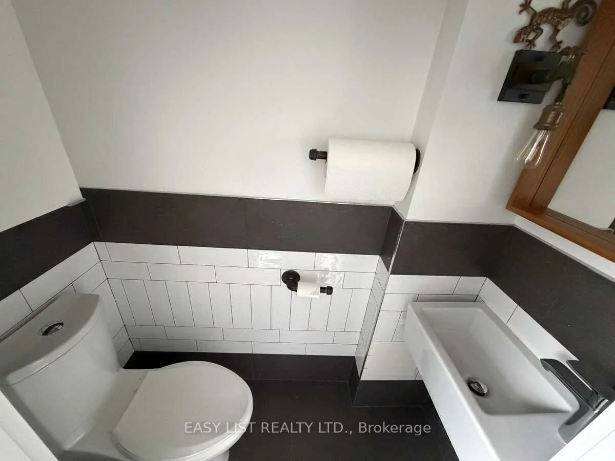 76, Dunn, South Parkdale, Toronto