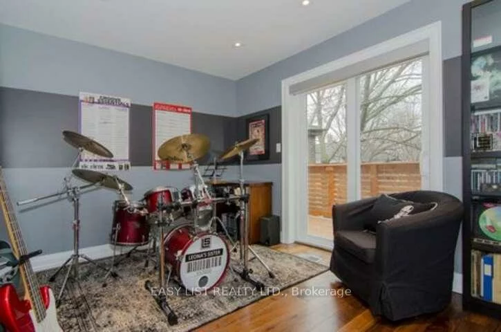 76, Dunn, South Parkdale, Toronto