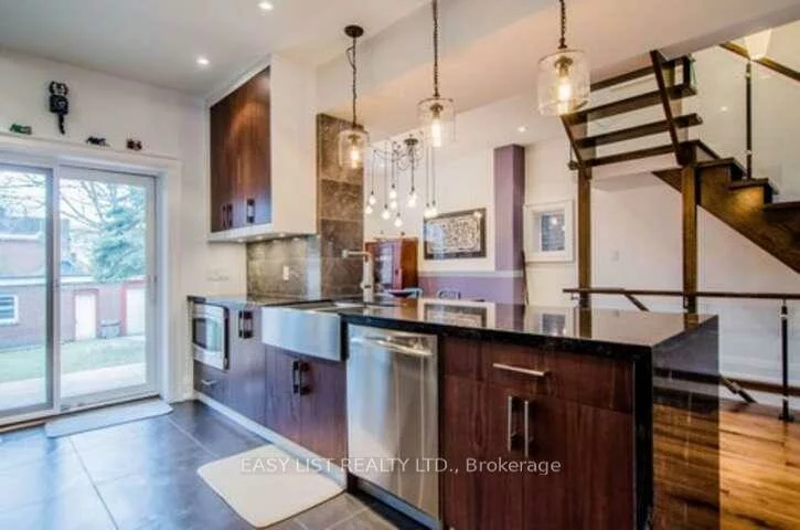 76, Dunn, South Parkdale, Toronto