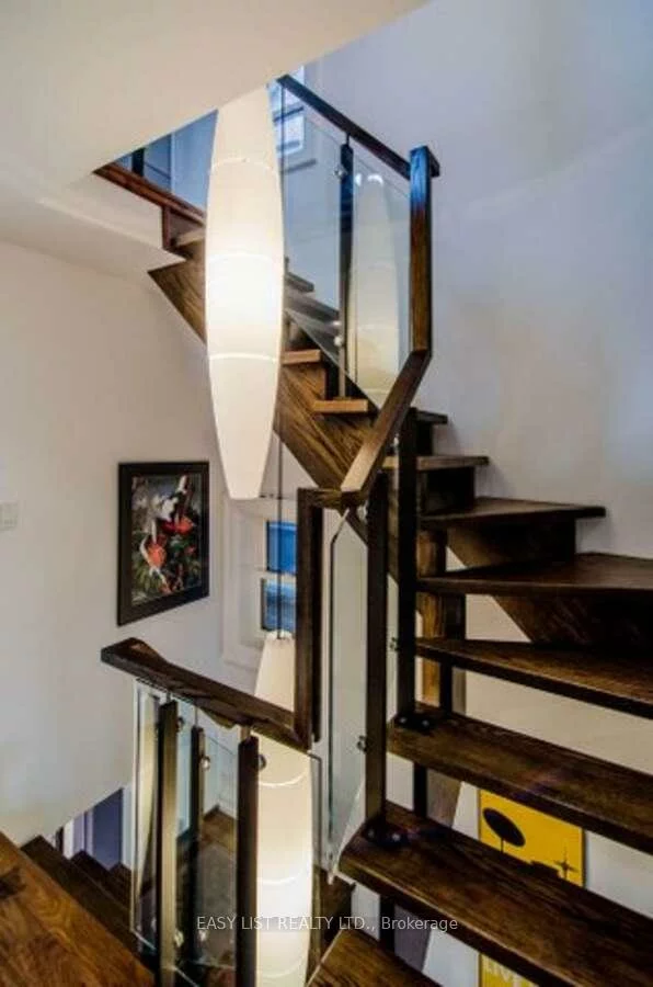 76, Dunn, South Parkdale, Toronto