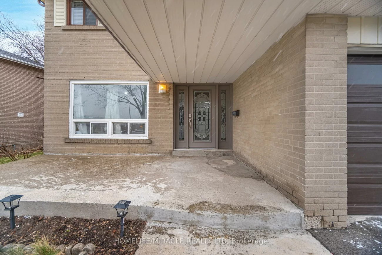345, Silverstone, West Humber-Clairville, Toronto