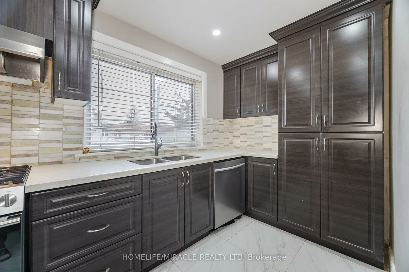 345, Silverstone, West Humber-Clairville, Toronto