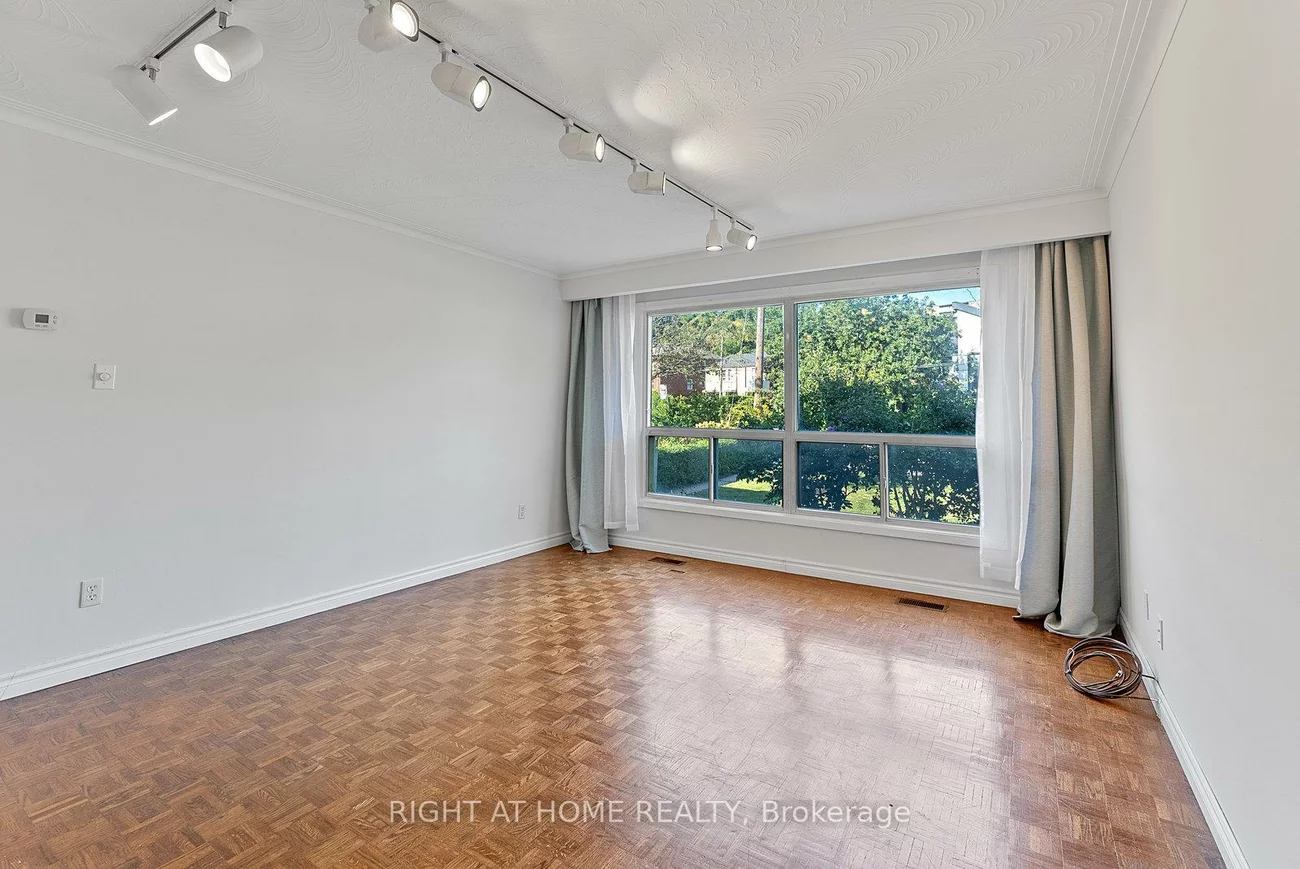 160, Varsity, Lambton Baby Point, Toronto