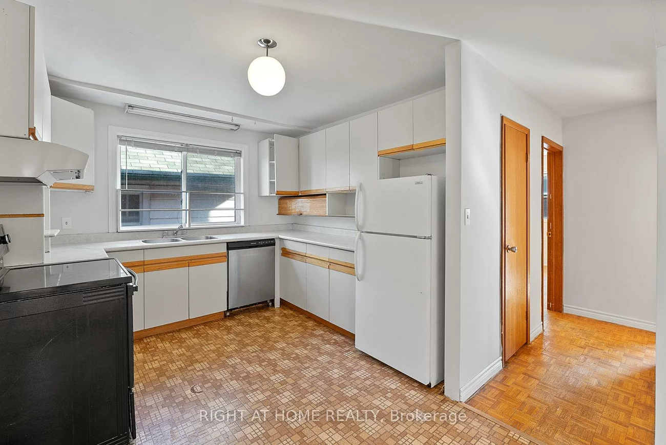 160, Varsity, Lambton Baby Point, Toronto