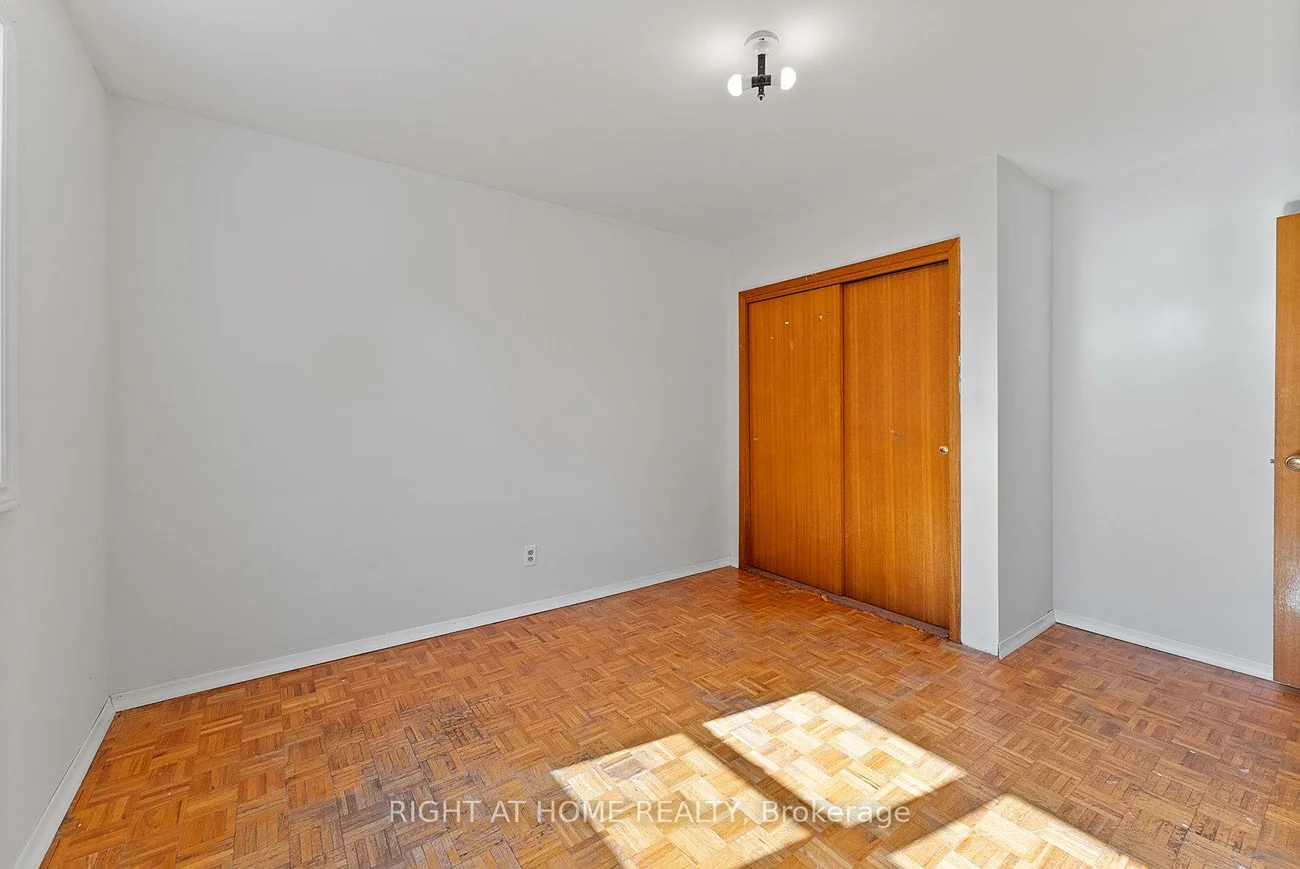 160, Varsity, Lambton Baby Point, Toronto