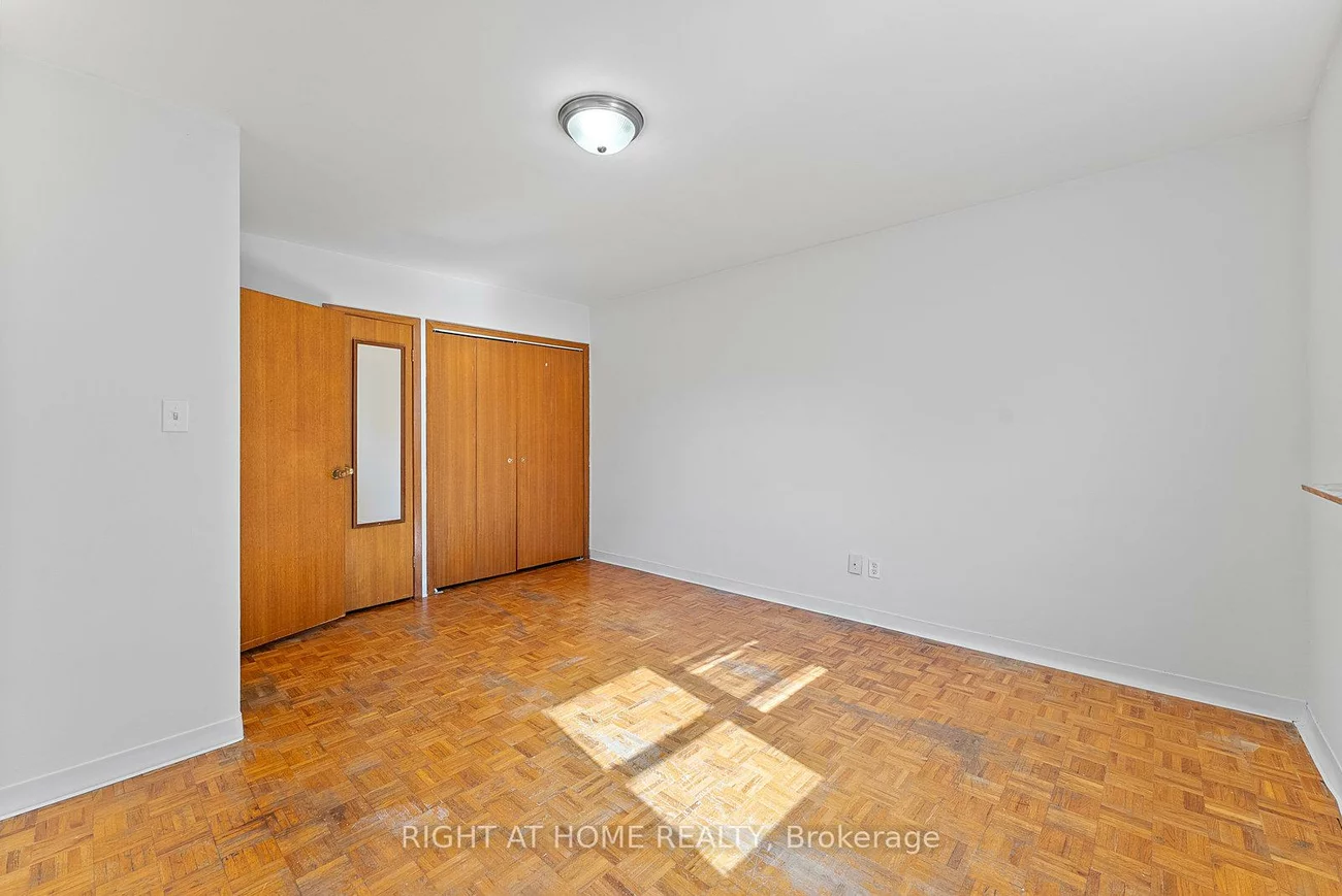 160, Varsity, Lambton Baby Point, Toronto