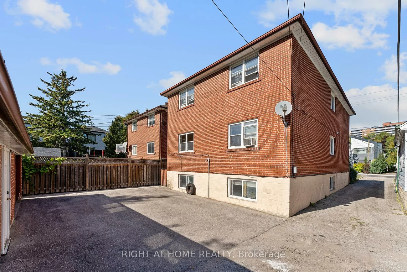 160, Varsity, Lambton Baby Point, Toronto