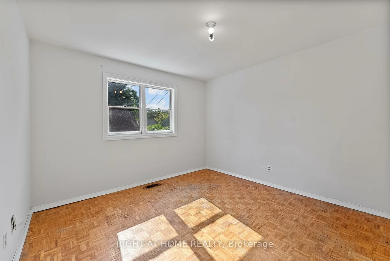 160, Varsity, Lambton Baby Point, Toronto