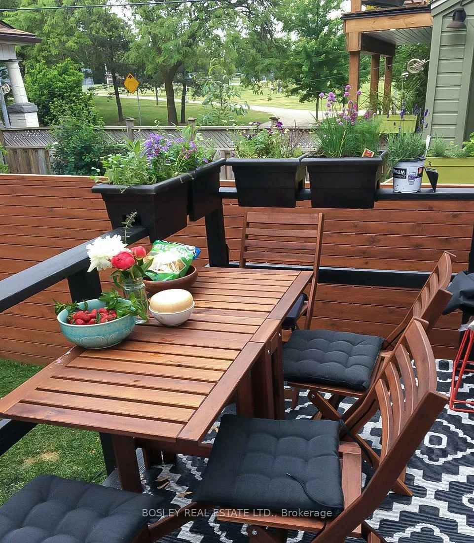 6, Westminster, Roncesvalles, Toronto