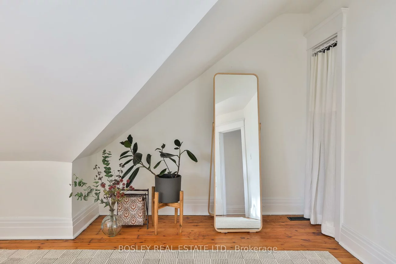 6, Westminster, Roncesvalles, Toronto