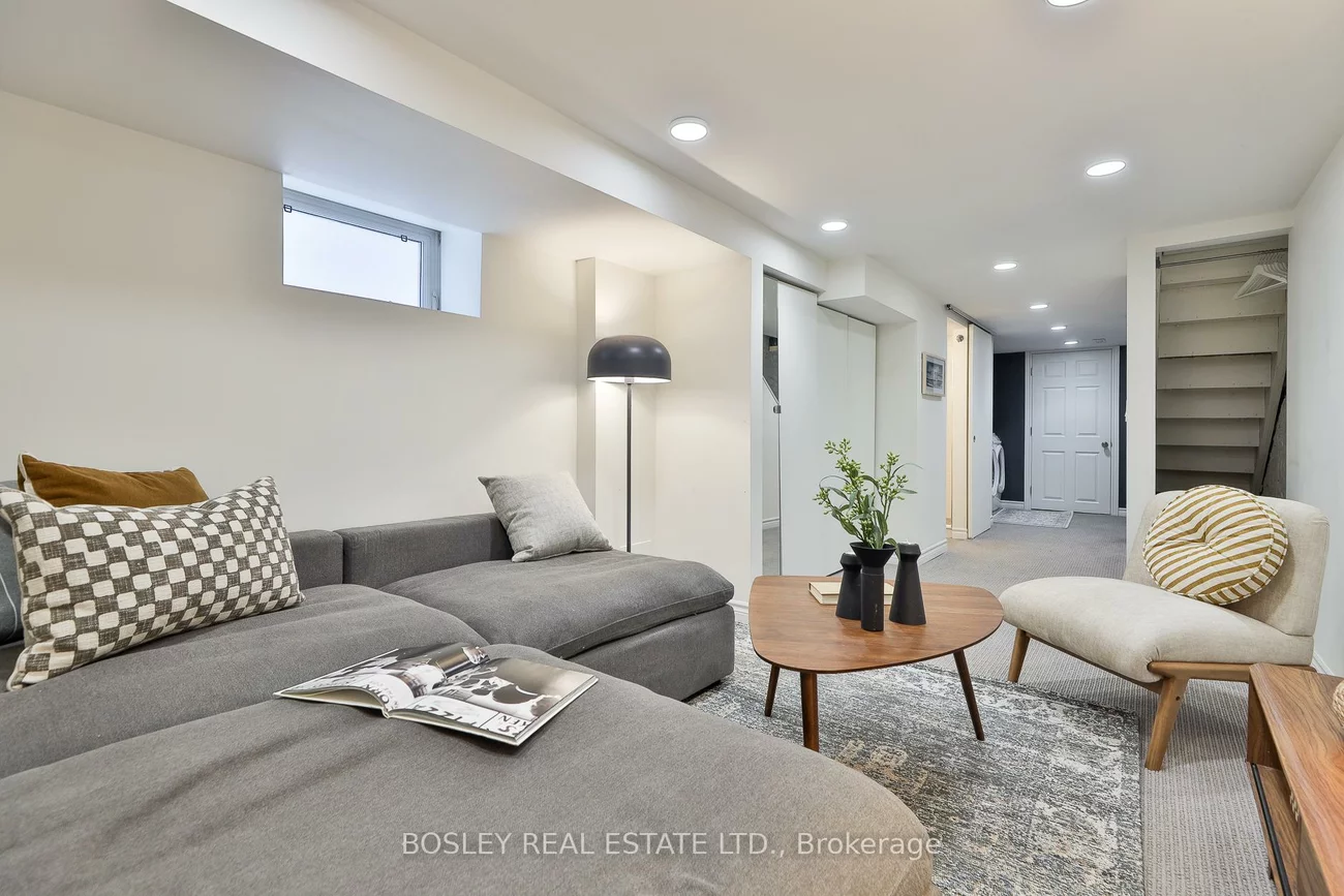 6, Westminster, Roncesvalles, Toronto