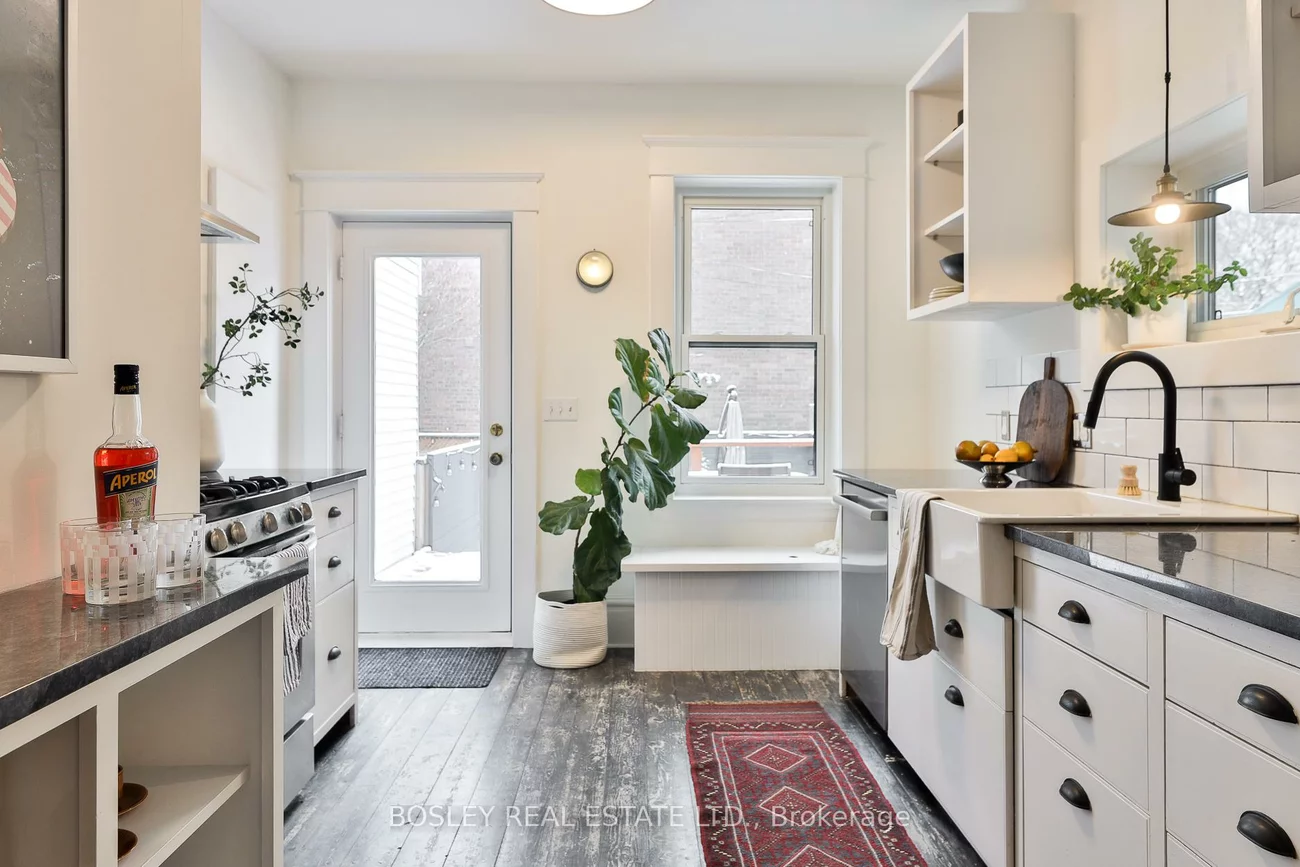 6, Westminster, Roncesvalles, Toronto