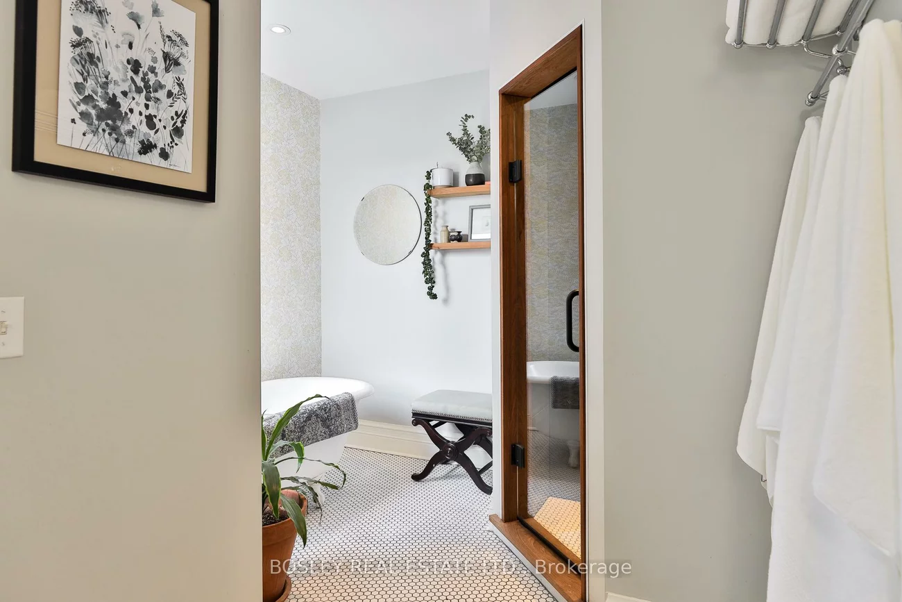 6, Westminster, Roncesvalles, Toronto