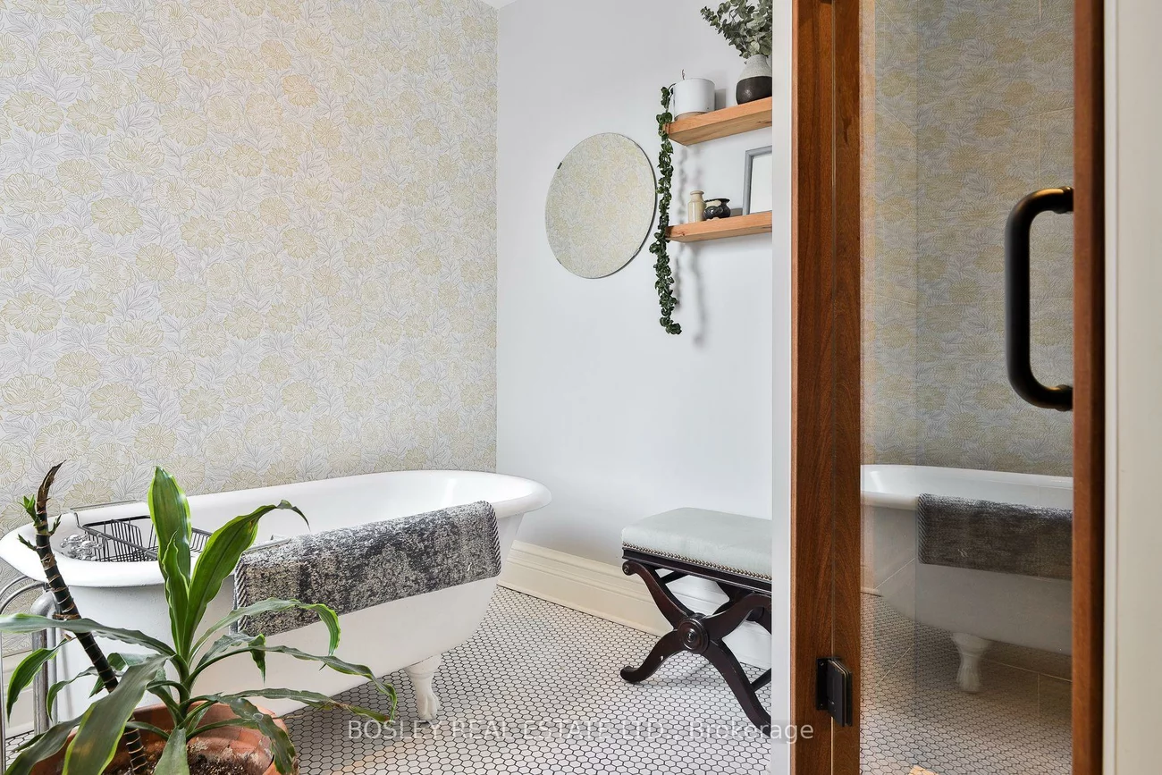 6, Westminster, Roncesvalles, Toronto