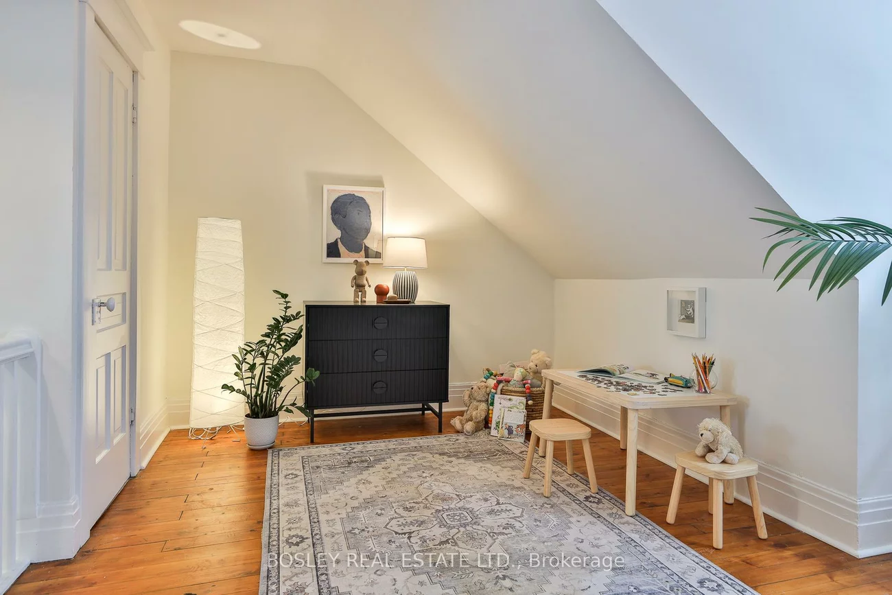 6, Westminster, Roncesvalles, Toronto