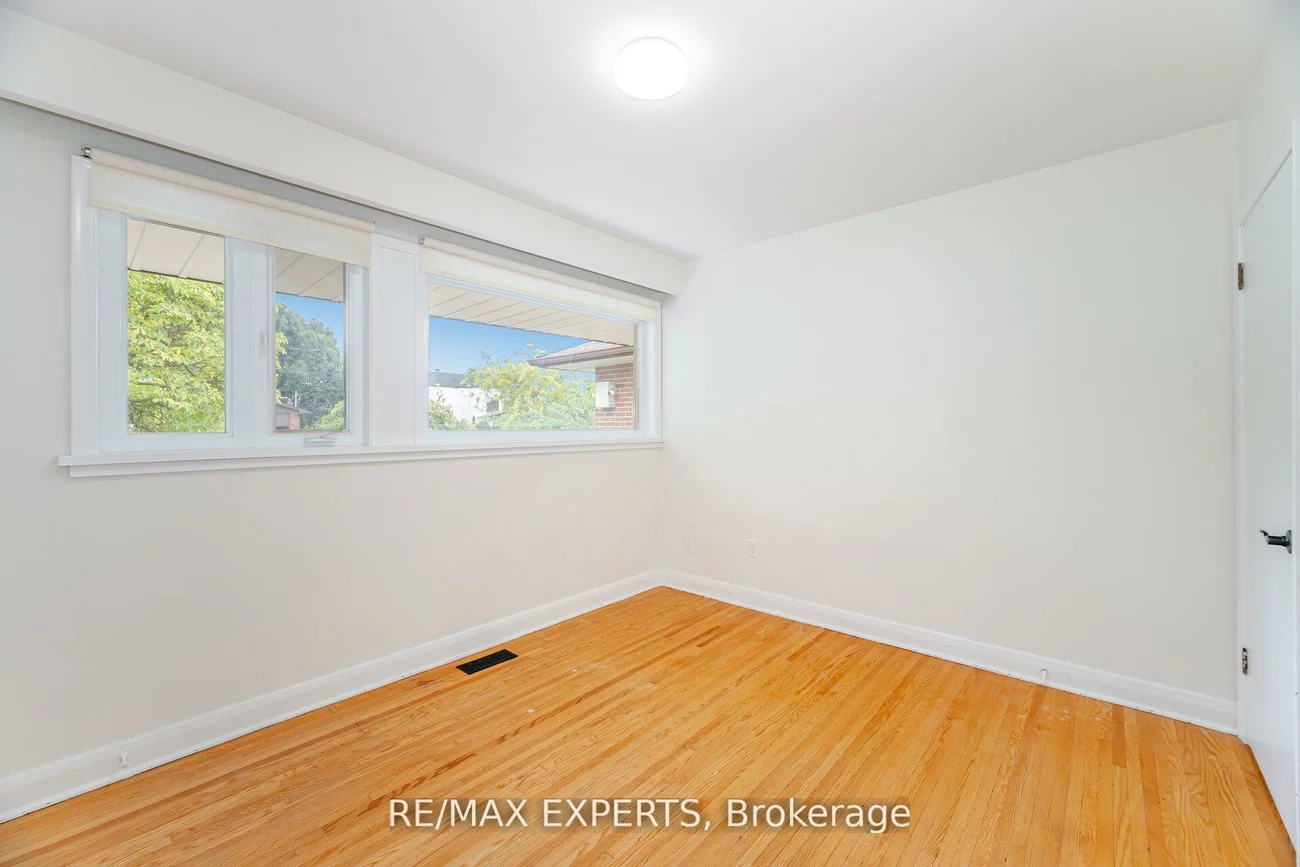 42, Cowley, Islington-City Centre West, Toronto