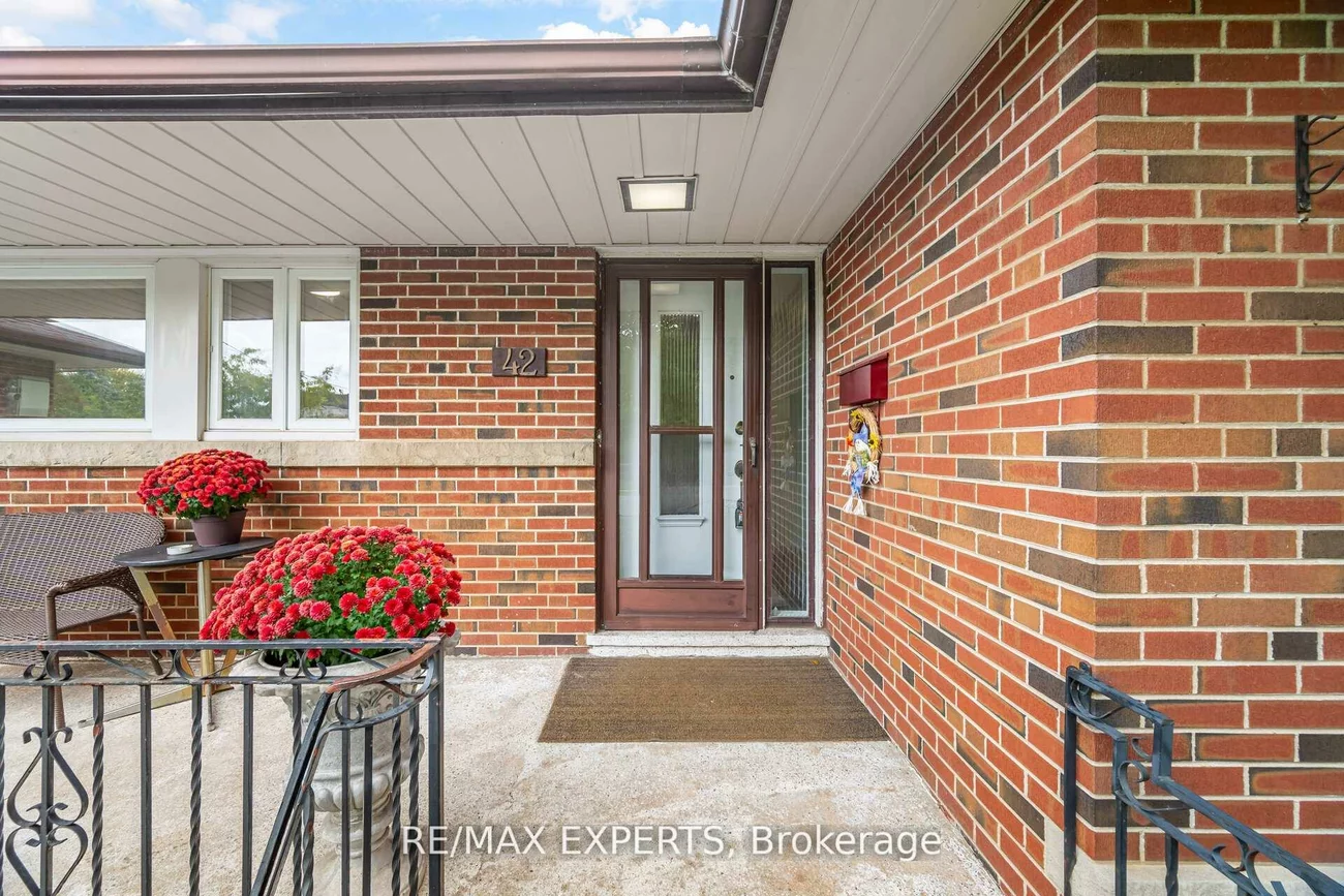 42, Cowley, Islington-City Centre West, Toronto