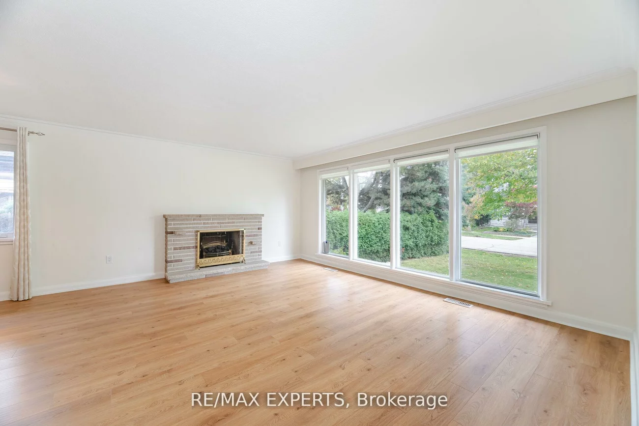 42, Cowley, Islington-City Centre West, Toronto