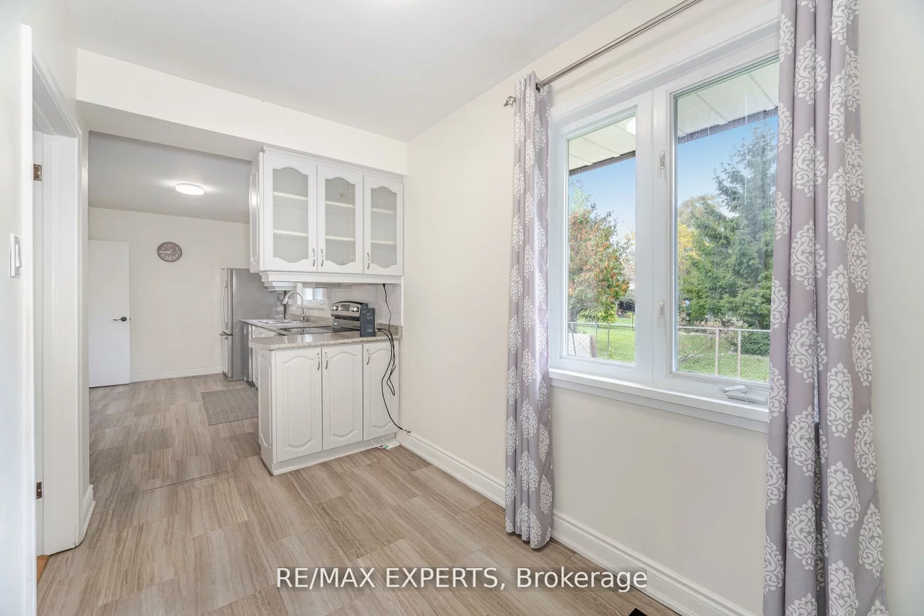 42, Cowley, Islington-City Centre West, Toronto