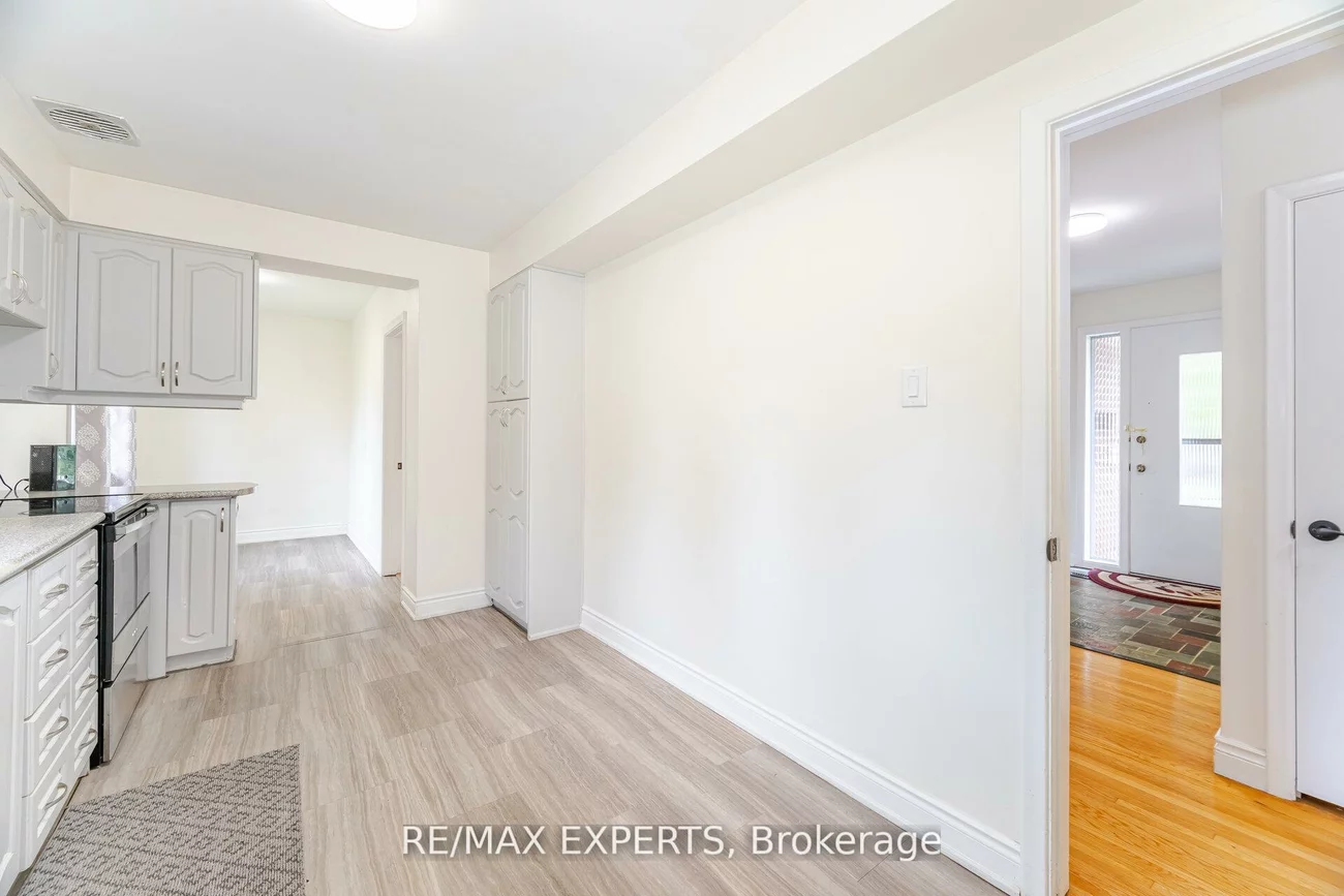 42, Cowley, Islington-City Centre West, Toronto