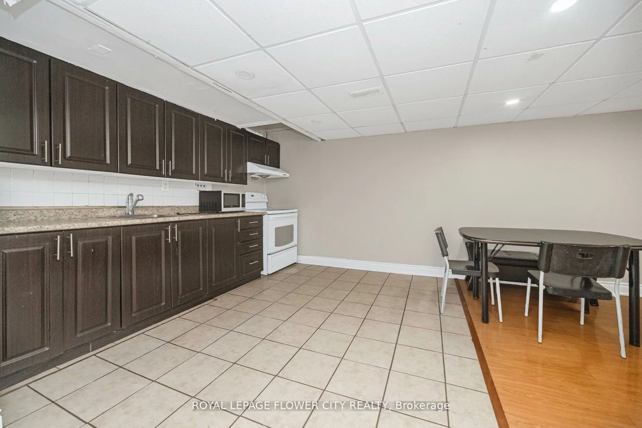 60, Lexington, West Humber-Clairville, Toronto