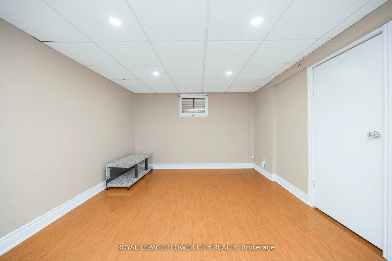 60, Lexington, West Humber-Clairville, Toronto