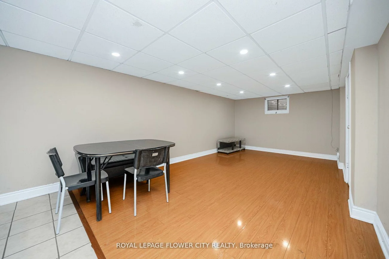 60, Lexington, West Humber-Clairville, Toronto