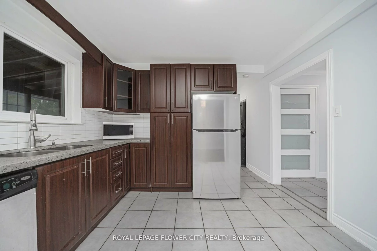 60, Lexington, West Humber-Clairville, Toronto