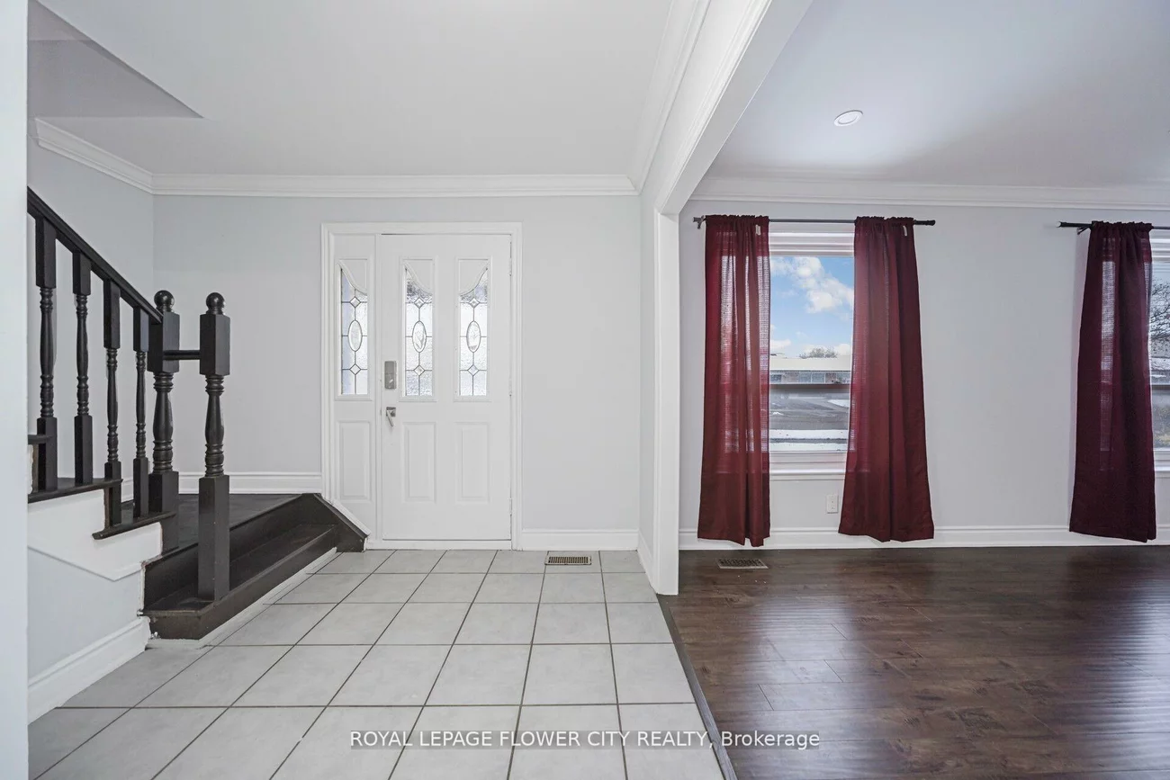 60, Lexington, West Humber-Clairville, Toronto