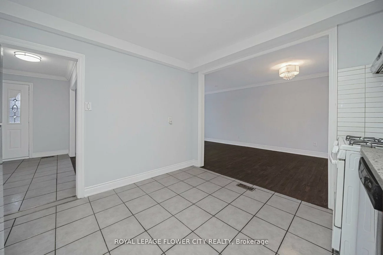 60, Lexington, West Humber-Clairville, Toronto