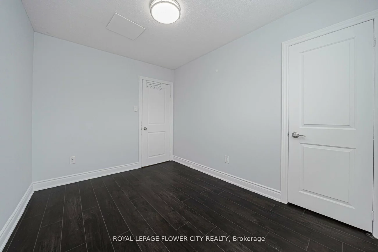 60, Lexington, West Humber-Clairville, Toronto