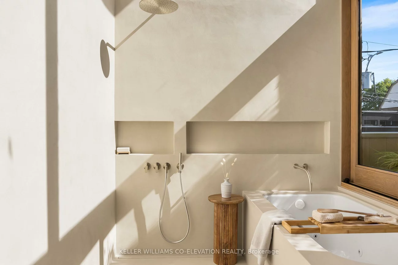 722, Lansdowne, Dovercourt-Wallace Emerson-Junction, Toronto