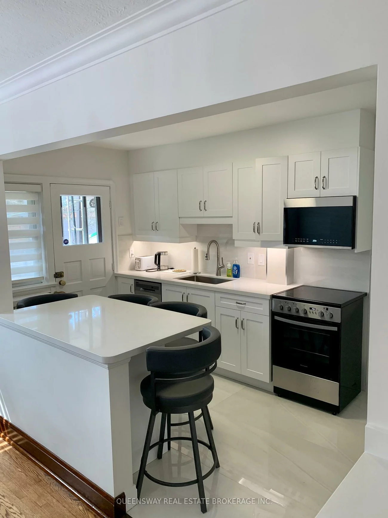 420, Jane, Lambton Baby Point, Toronto