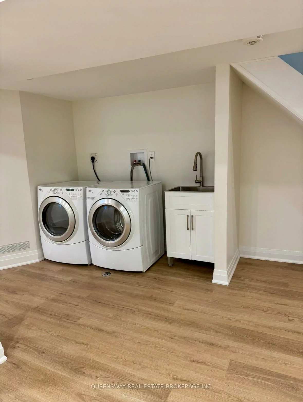 420, Jane, Lambton Baby Point, Toronto