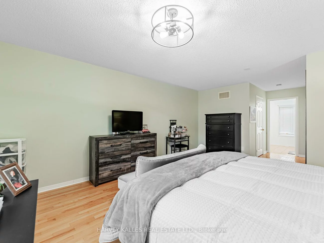 983, Roselawn, Briar Hill-Belgravia, Toronto