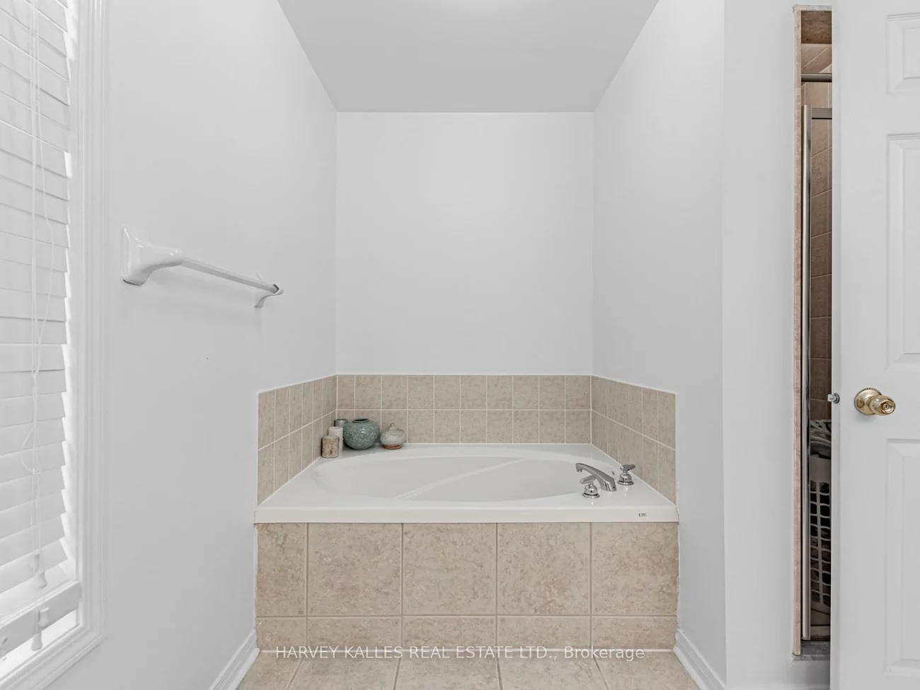 983, Roselawn, Briar Hill-Belgravia, Toronto