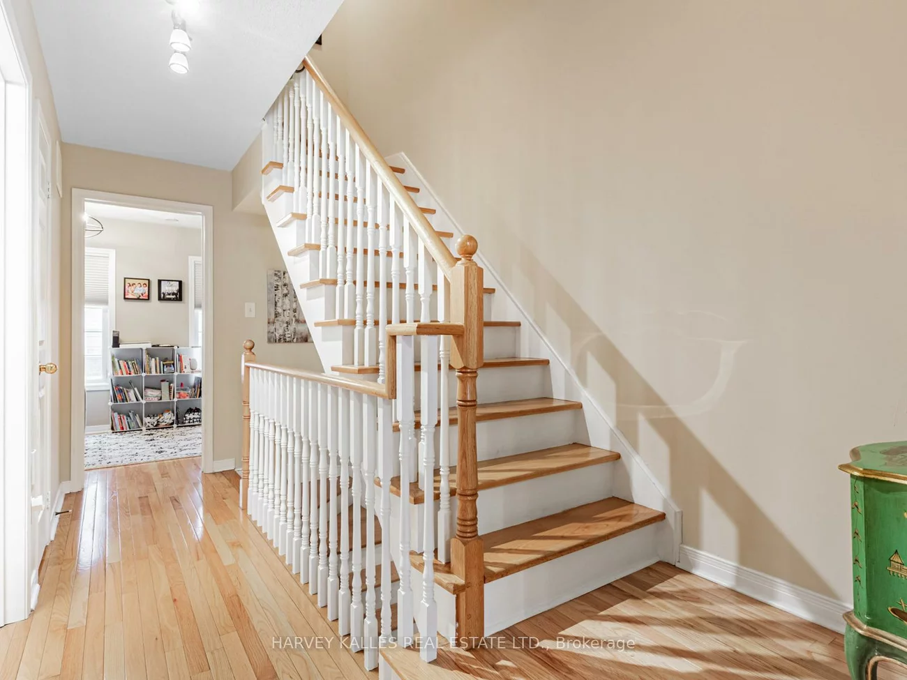 983, Roselawn, Briar Hill-Belgravia, Toronto