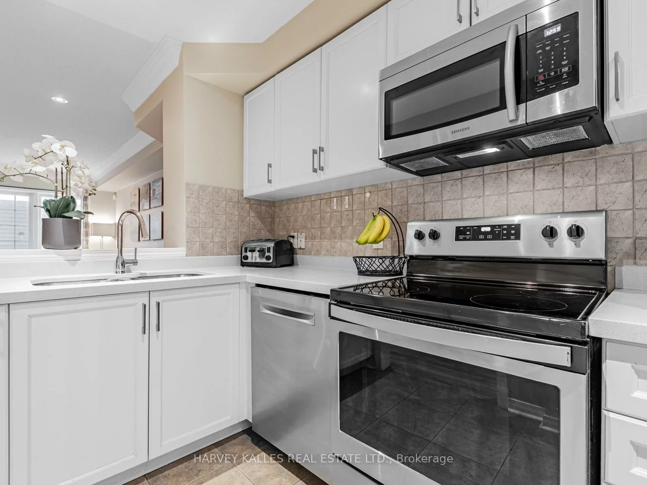 983, Roselawn, Briar Hill-Belgravia, Toronto