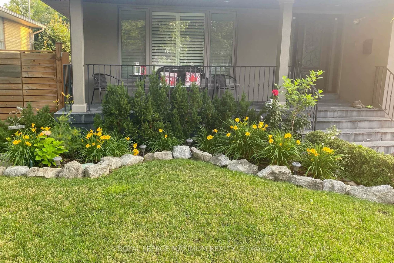 55, Ashmount, Willowridge-Martingrove-Richview, Toronto