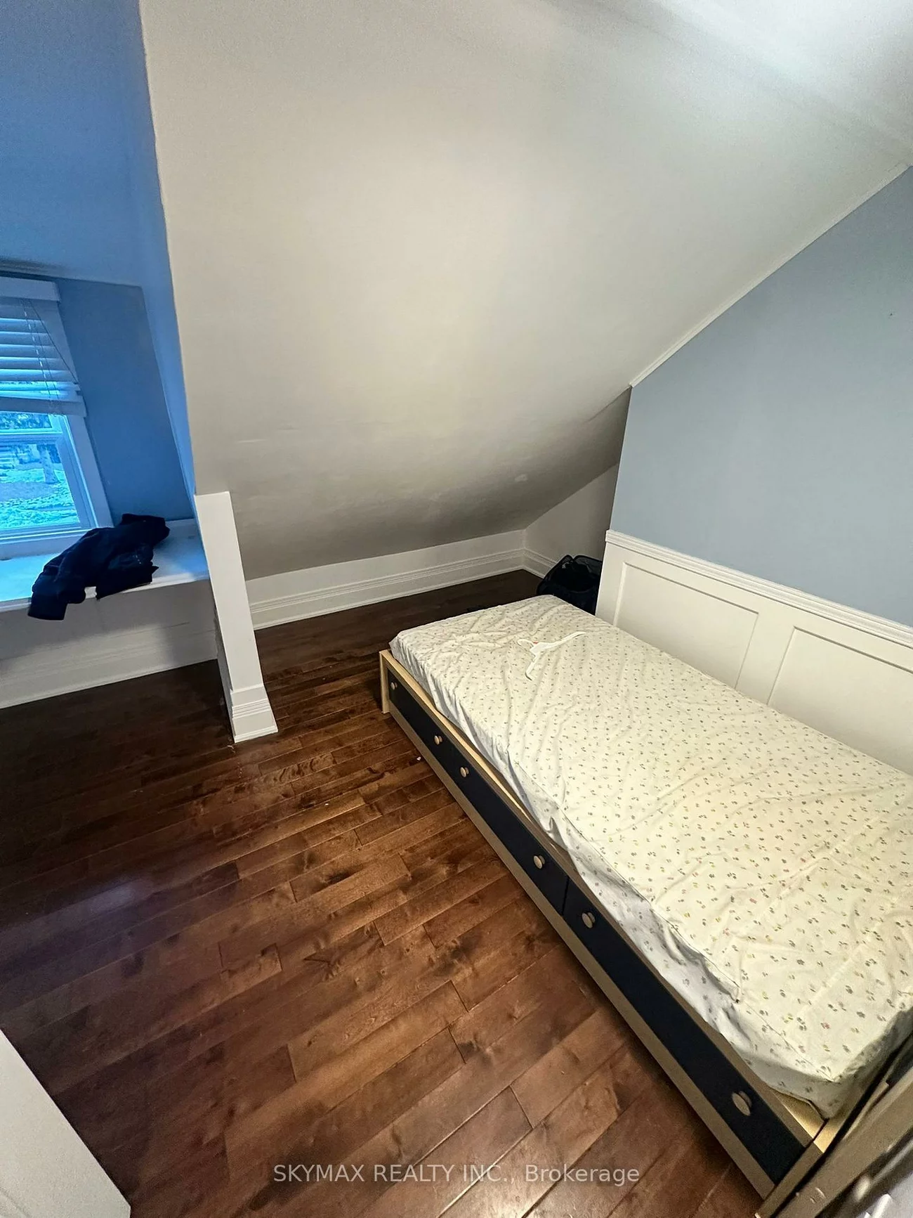 15, College, Thistletown-Beaumonde Heights, Toronto