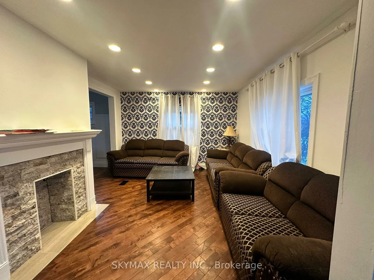 15, College, Thistletown-Beaumonde Heights, Toronto