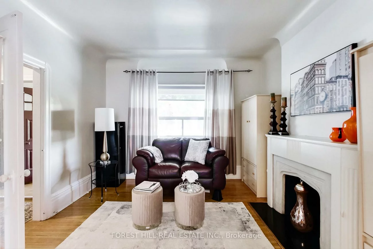 23, Lansdowne, Roncesvalles, Toronto