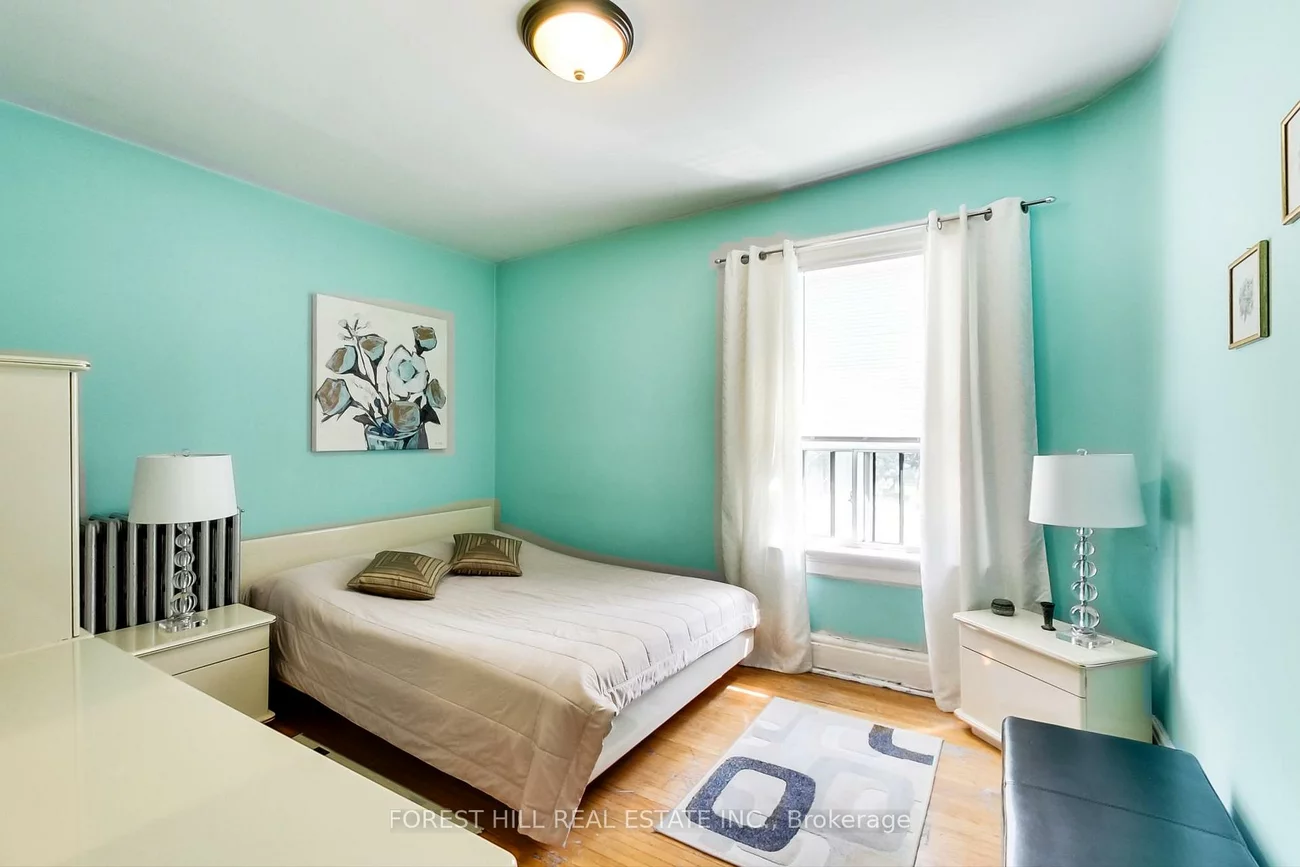 23, Lansdowne, Roncesvalles, Toronto