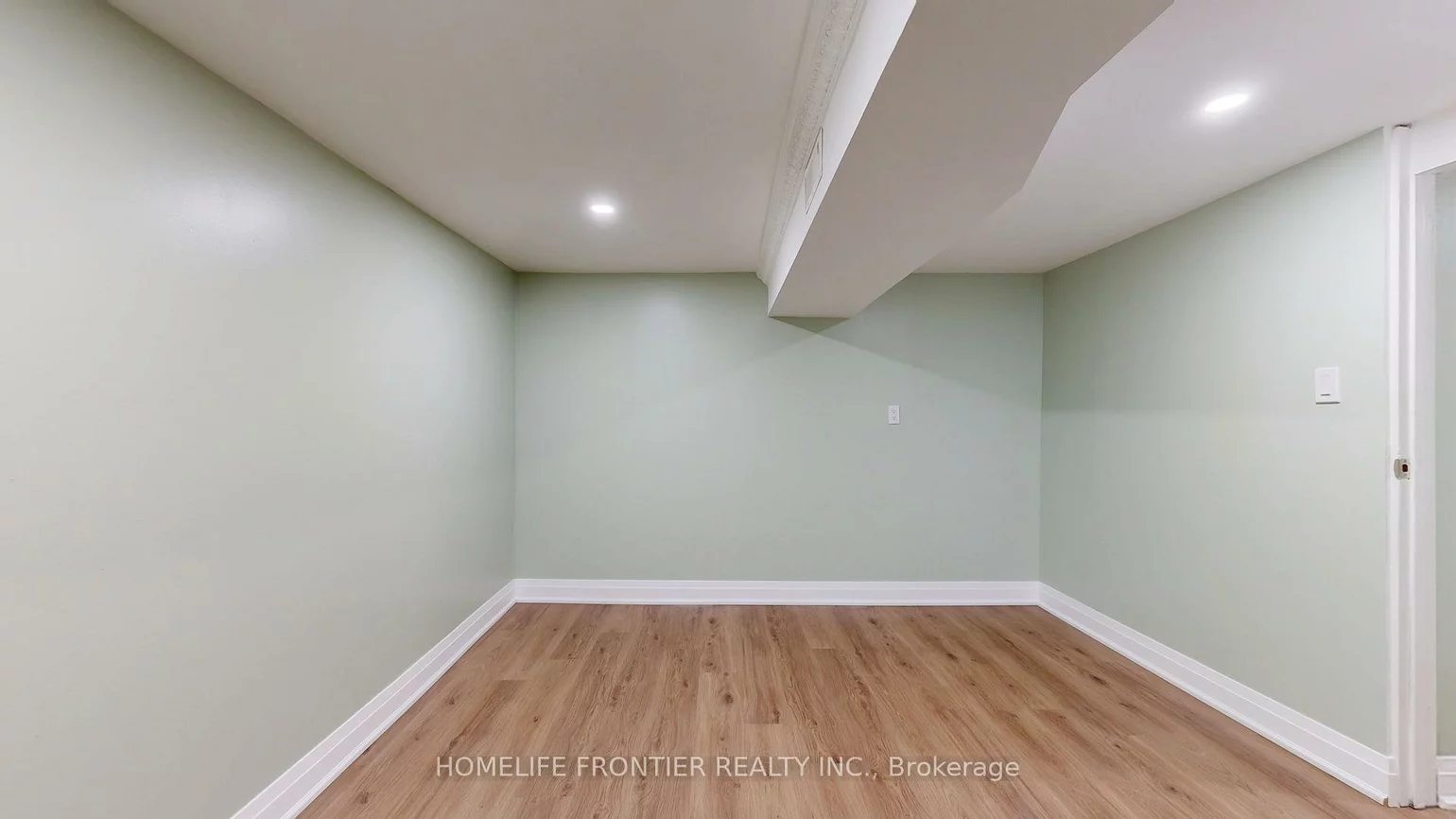 30, Farr, Mount Olive-Silverstone-Jamestown, Toronto